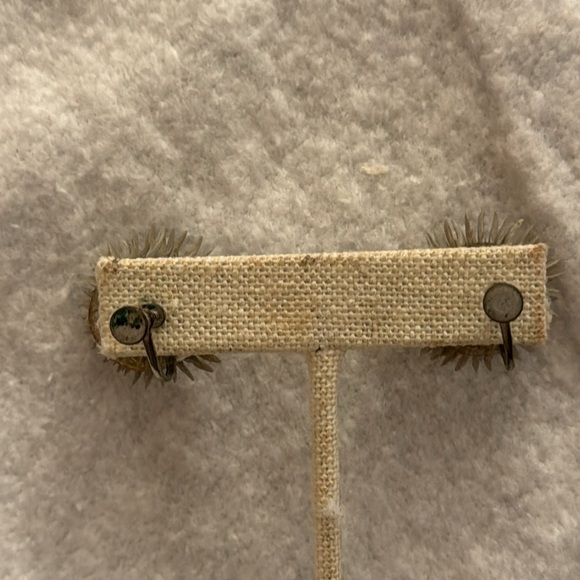 Vintage screwback clip on earrings flower shells - Picture 2 of 5